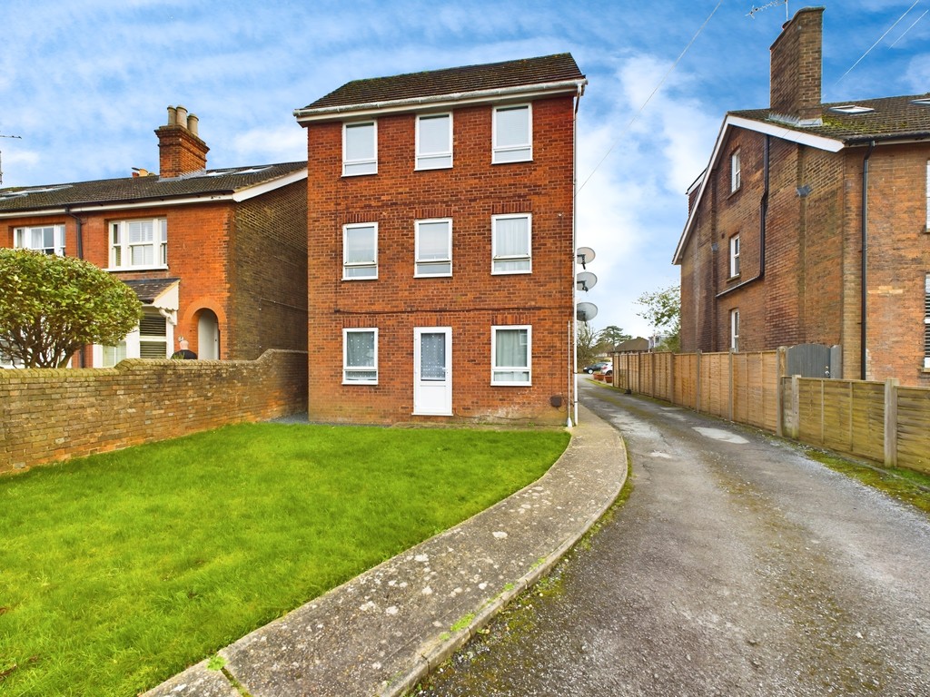 1 bed apartment for sale in Station Road, Horsham  - Property Image 1