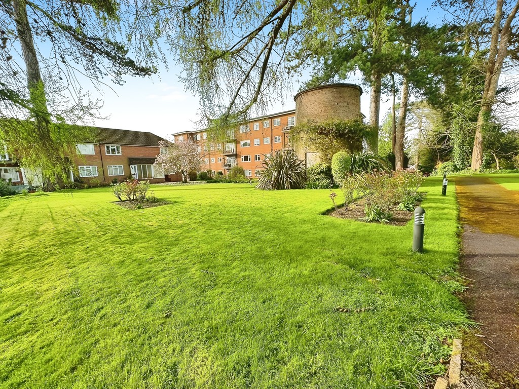 2 bed ground floor flat for sale in Muster Court, Haywards Heath  - Property Image 1