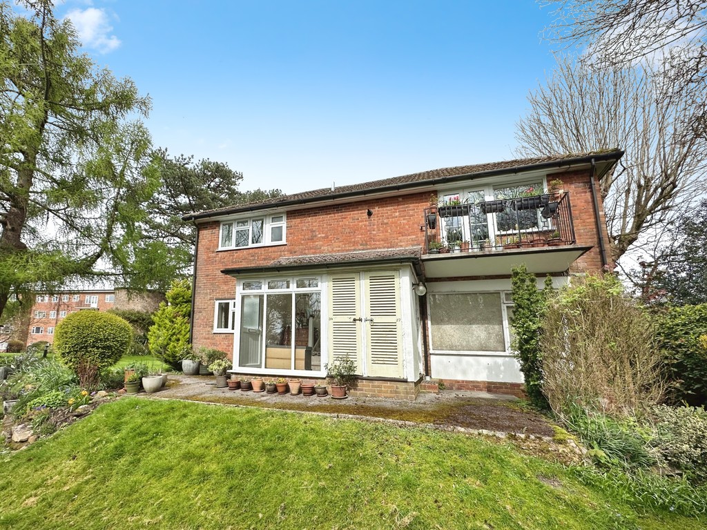 2 bed ground floor flat for sale in Muster Court, Haywards Heath - Property Image 1