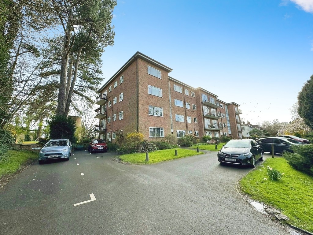 2 bed ground floor flat for sale in Muster Court, Haywards Heath  - Property Image 4