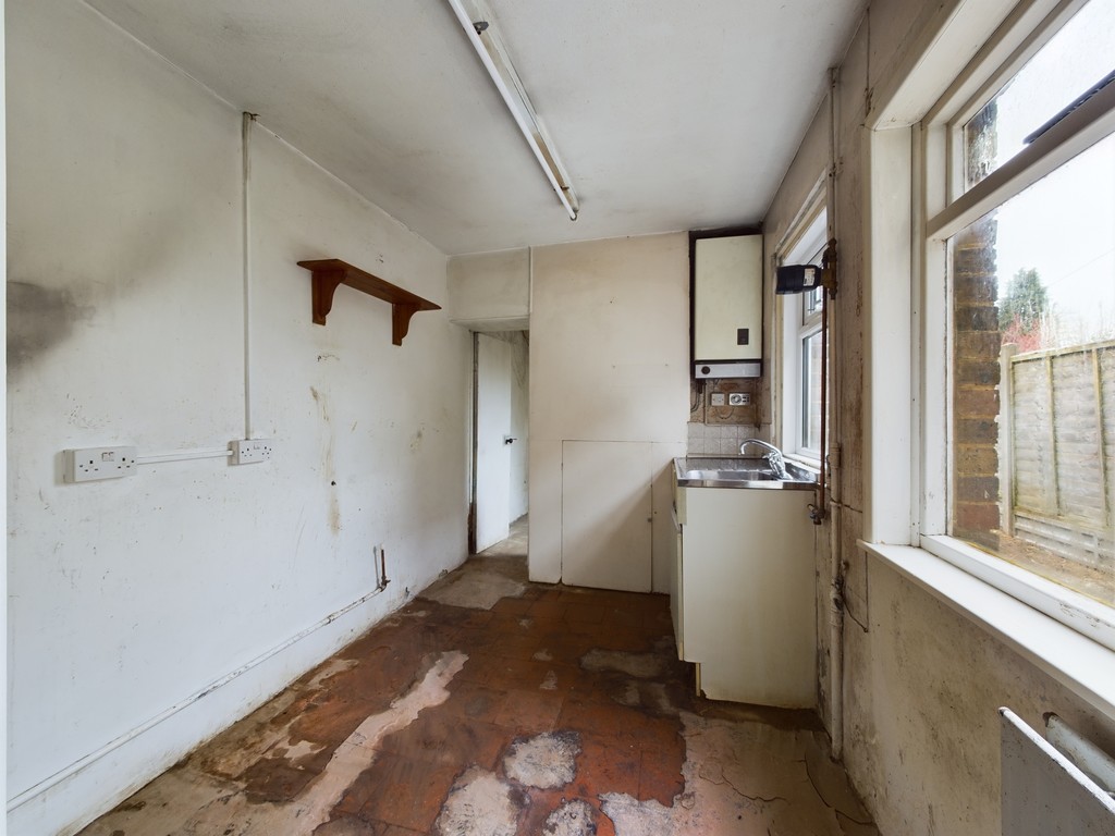 2 bed semi-detached house for sale in Littlehaven Lane, Horsham  - Property Image 4