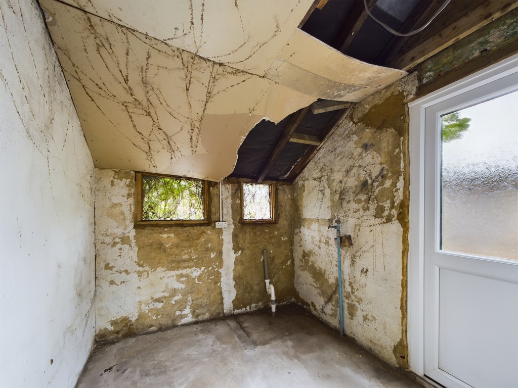 2 bed semi-detached house for sale in Littlehaven Lane, Horsham  - Property Image 5