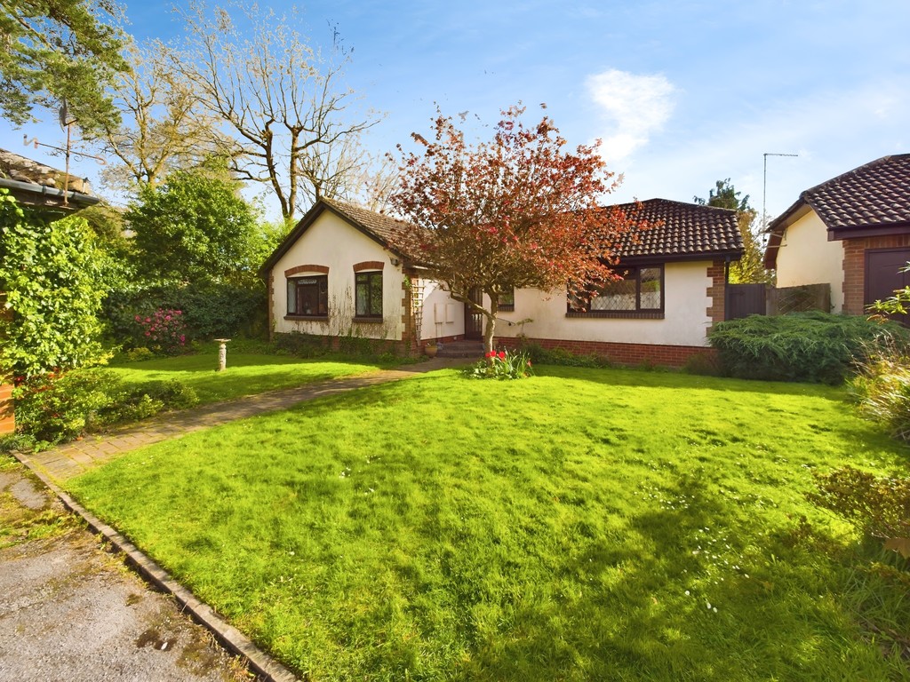 3 bed detached bungalow for sale in Quail Close, Horsham  - Property Image 11