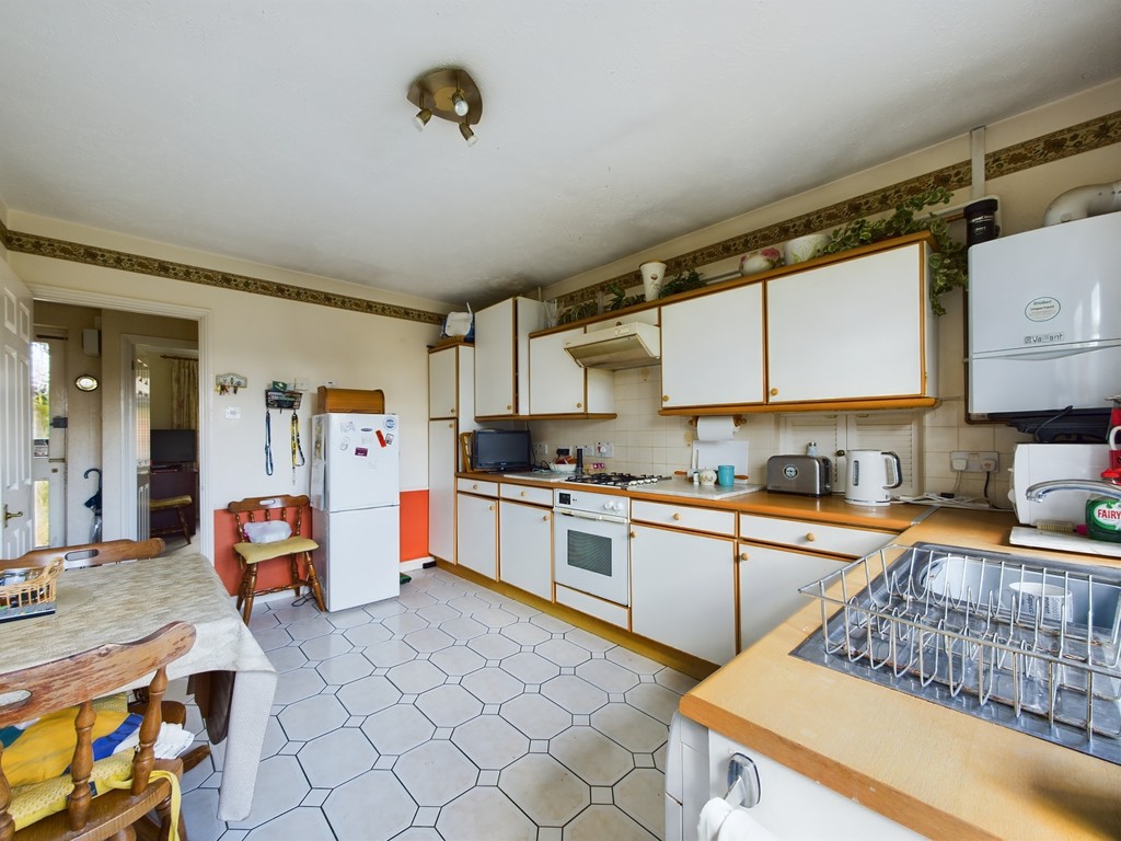 3 bed detached bungalow for sale in Quail Close, Horsham  - Property Image 15