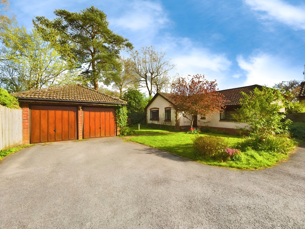 3 bed detached bungalow for sale in Quail Close, Horsham  - Property Image 1