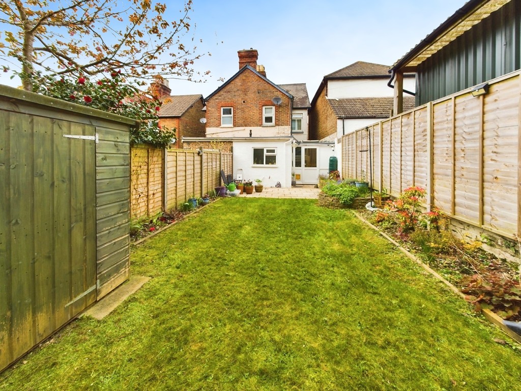 2 bed semi-detached house for sale in Gladstone Road, Horsham  - Property Image 17
