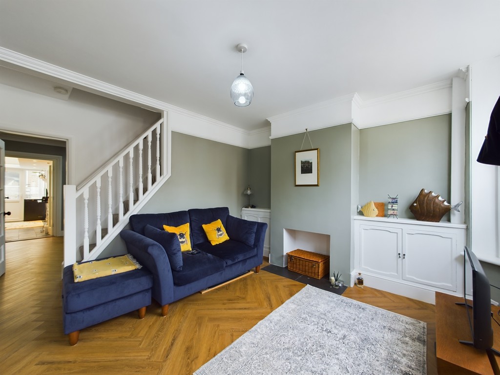 2 bed semi-detached house for sale in Gladstone Road, Horsham  - Property Image 5