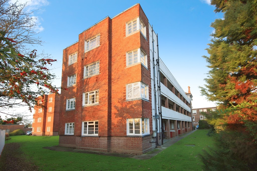 2 bed apartment to rent in Bishopric Court, Horsham  - Property Image 1