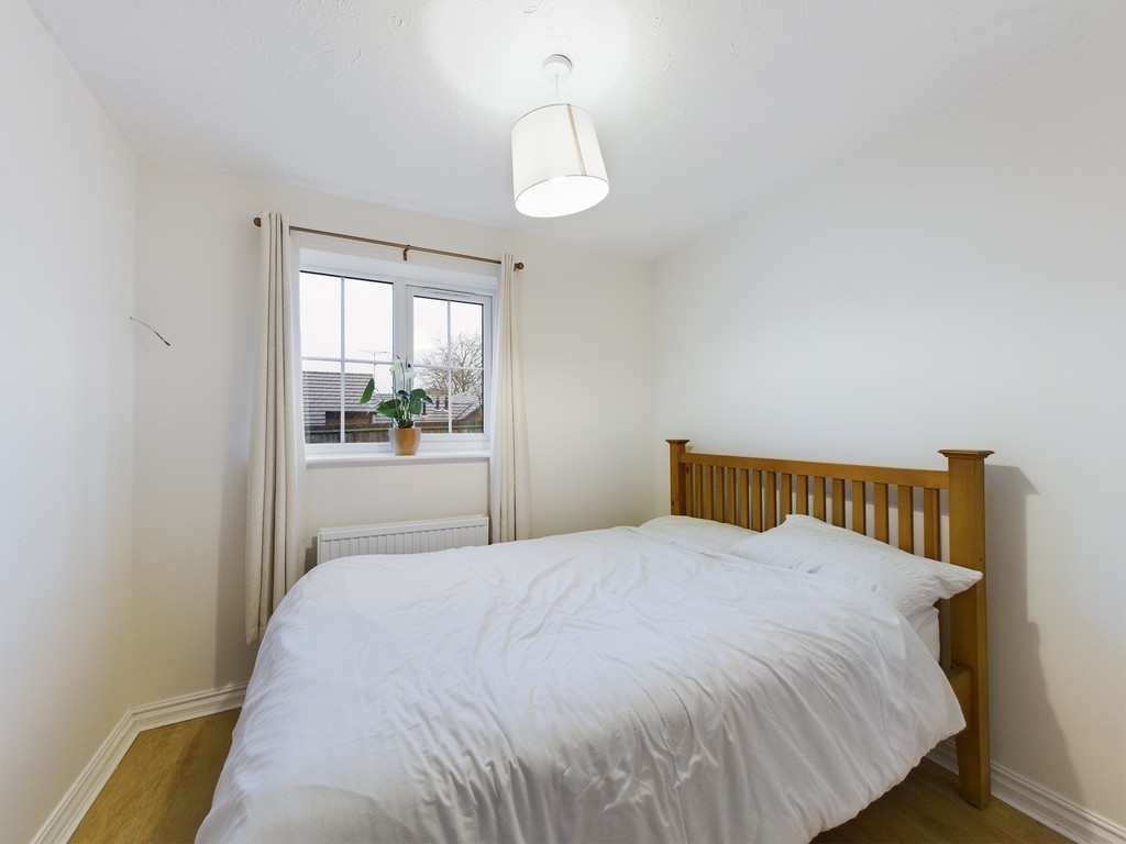 2 bed ground floor maisonette for sale in Oak Tree Way, Horsham  - Property Image 6