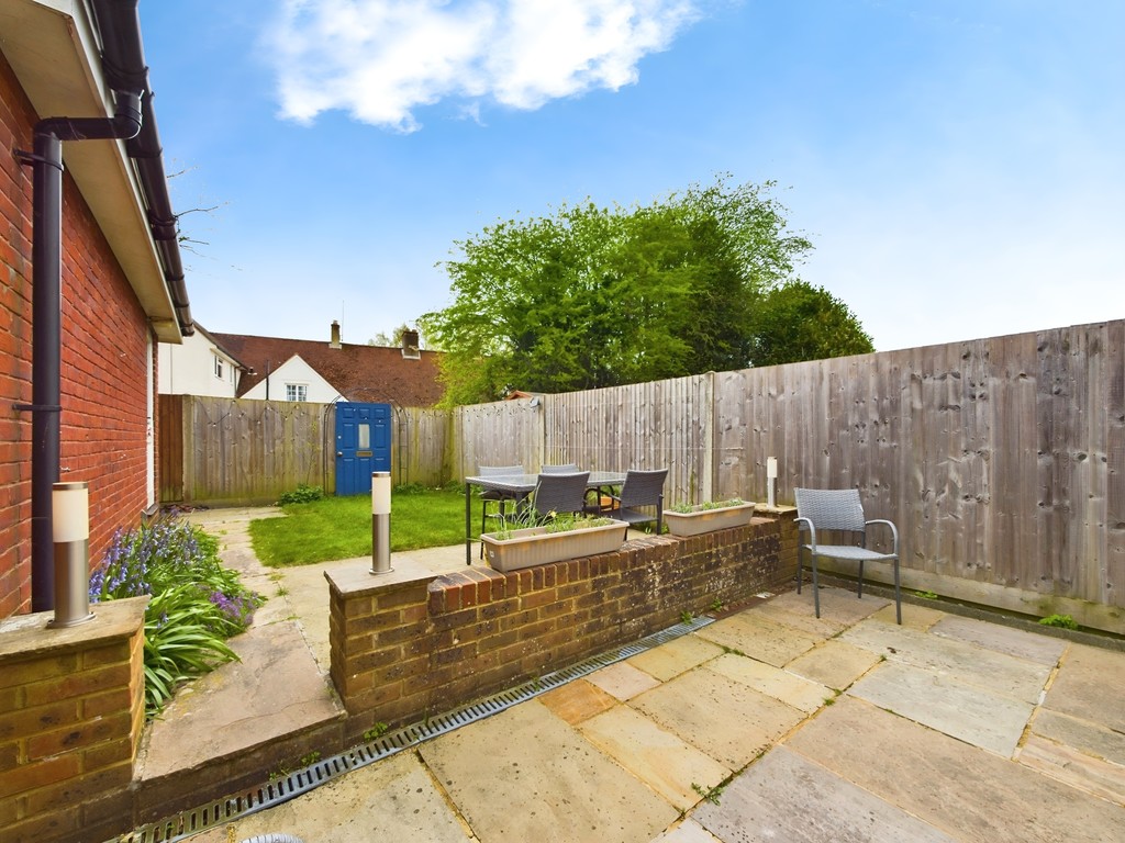 3 bed semi-detached house for sale in Earlswood Close, Horsham  - Property Image 14
