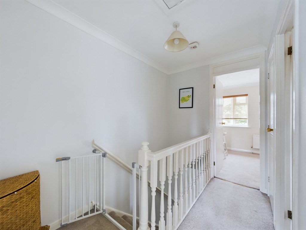 3 bed semi-detached house for sale in Earlswood Close, Horsham  - Property Image 12