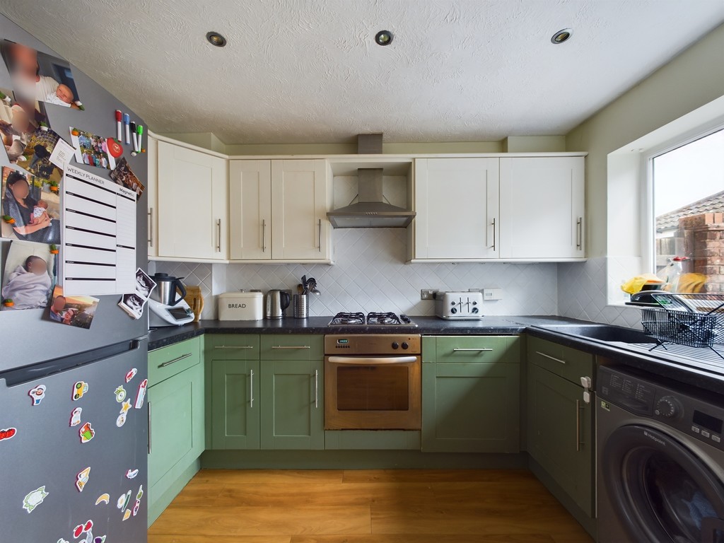 3 bed semi-detached house for sale in Earlswood Close, Horsham  - Property Image 3