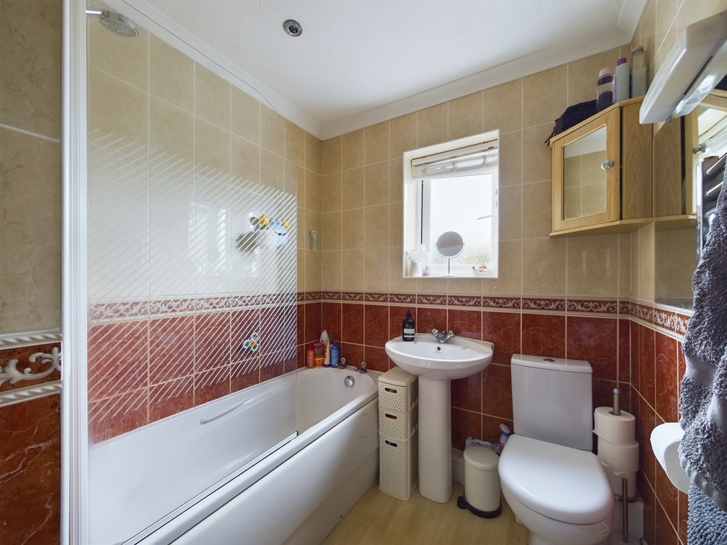 3 bed semi-detached house for sale in Earlswood Close, Horsham  - Property Image 8