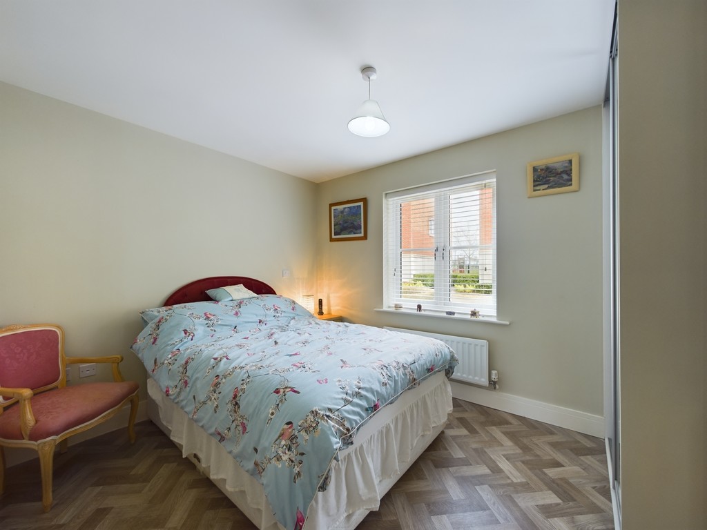 1 bed ground floor flat for sale in Highwood House, Horsham  - Property Image 4