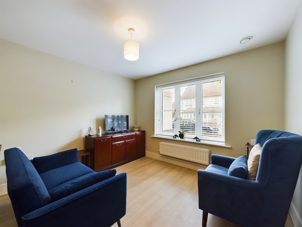 1 bed ground floor flat for sale in Highwood House, Horsham  - Property Image 2