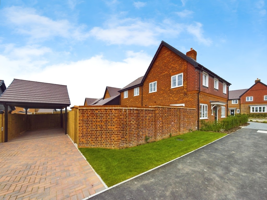 3 bed semi-detached house for sale in Oriel Road, Horsham  - Property Image 9