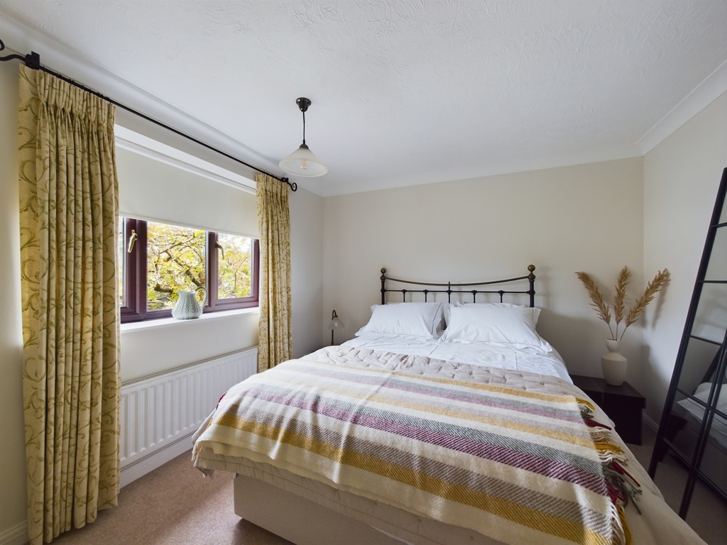 4 bed detached house for sale in Fletchers, Horsham  - Property Image 7