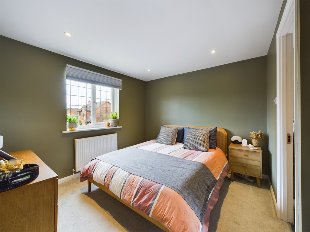 4 bed link detached house for sale in Burns Close, Horsham  - Property Image 5