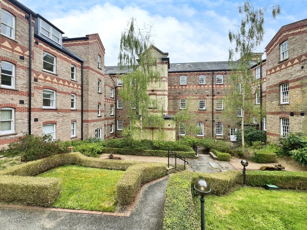 1 bed ground floor flat for sale in Kendall Court, Haywards Heath  - Property Image 1