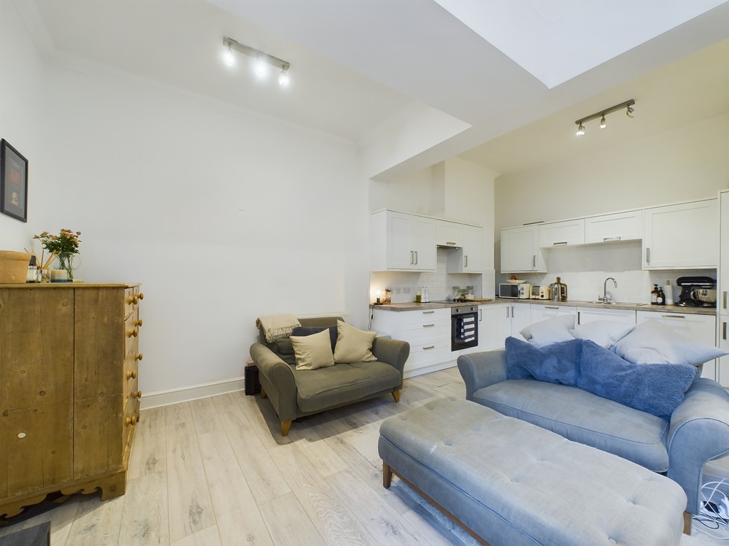 1 bed ground floor flat for sale in Kendall Court, Haywards Heath  - Property Image 9