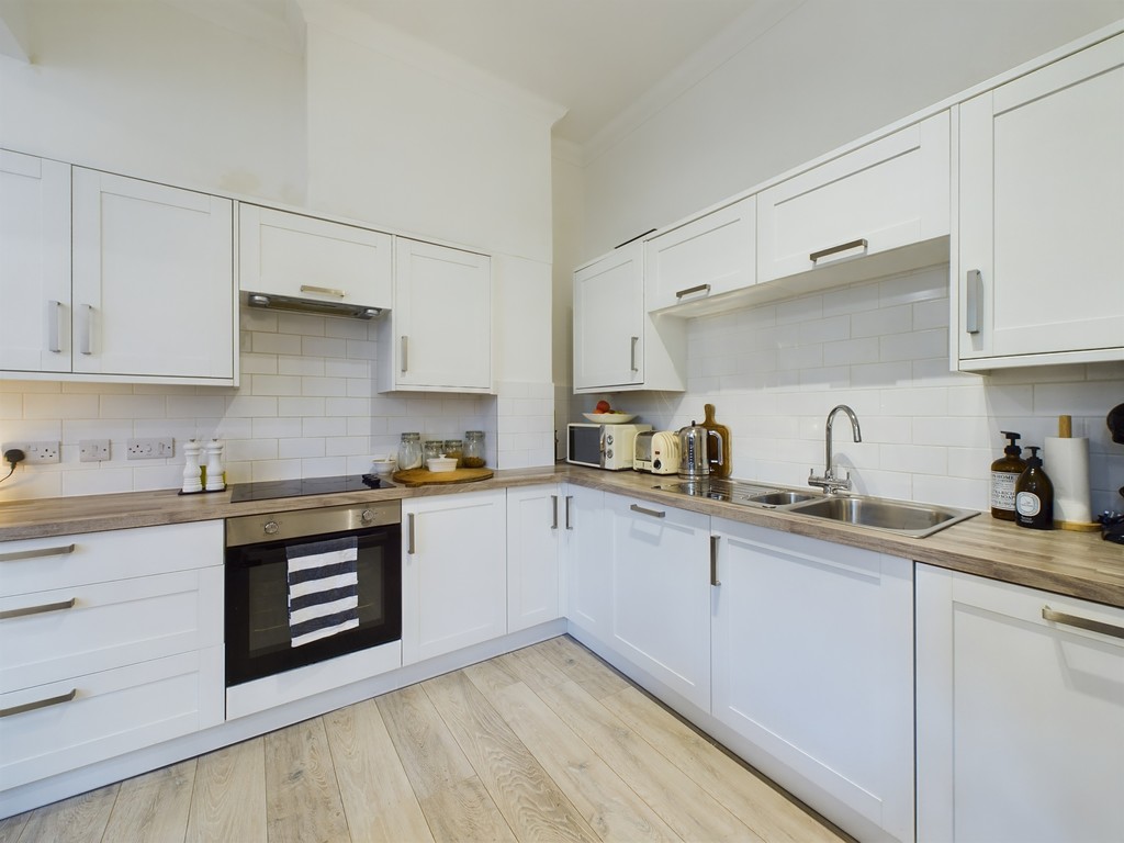 1 bed ground floor flat for sale in Kendall Court, Haywards Heath  - Property Image 6