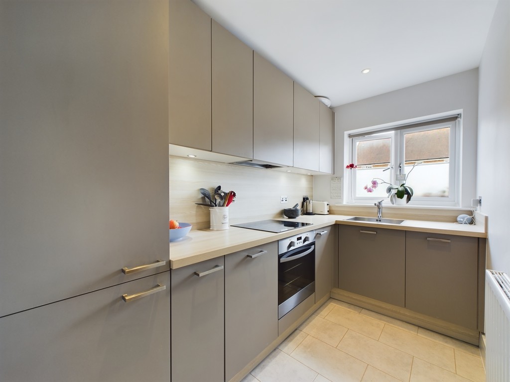 2 bed terraced house for sale in Arundale Walk, Horsham  - Property Image 8