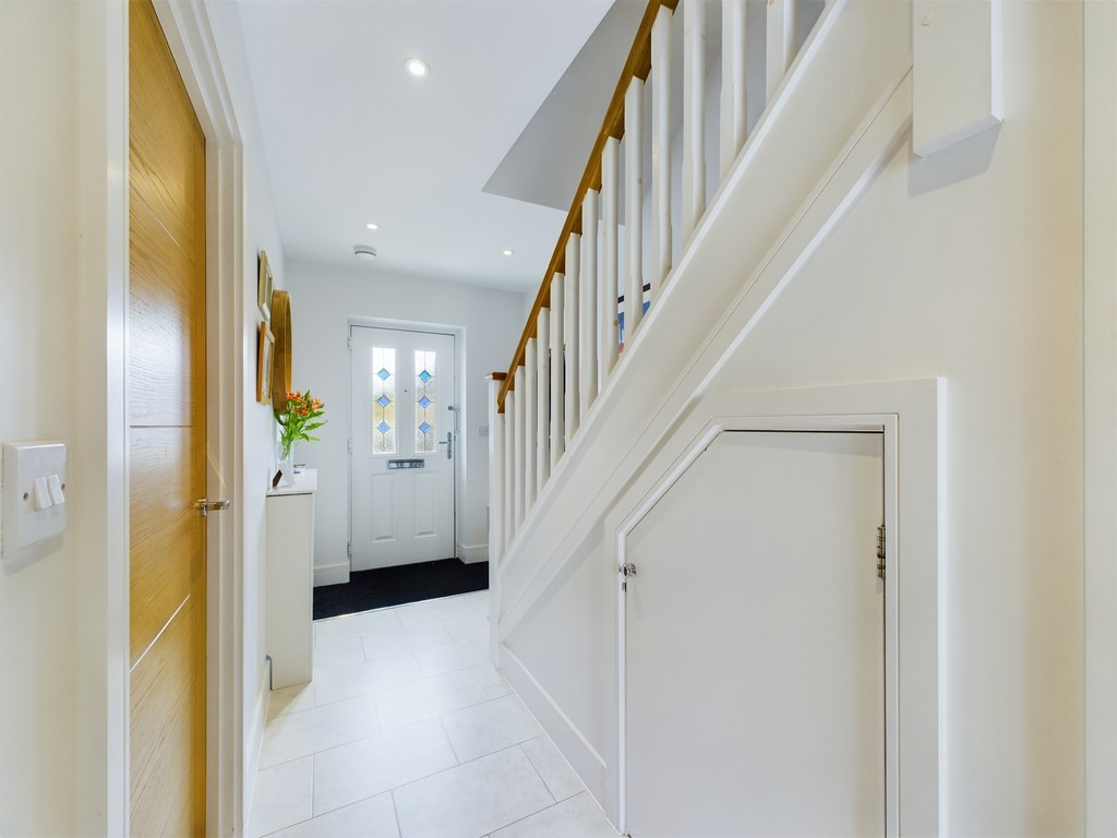 2 bed terraced house for sale in Arundale Walk, Horsham  - Property Image 5