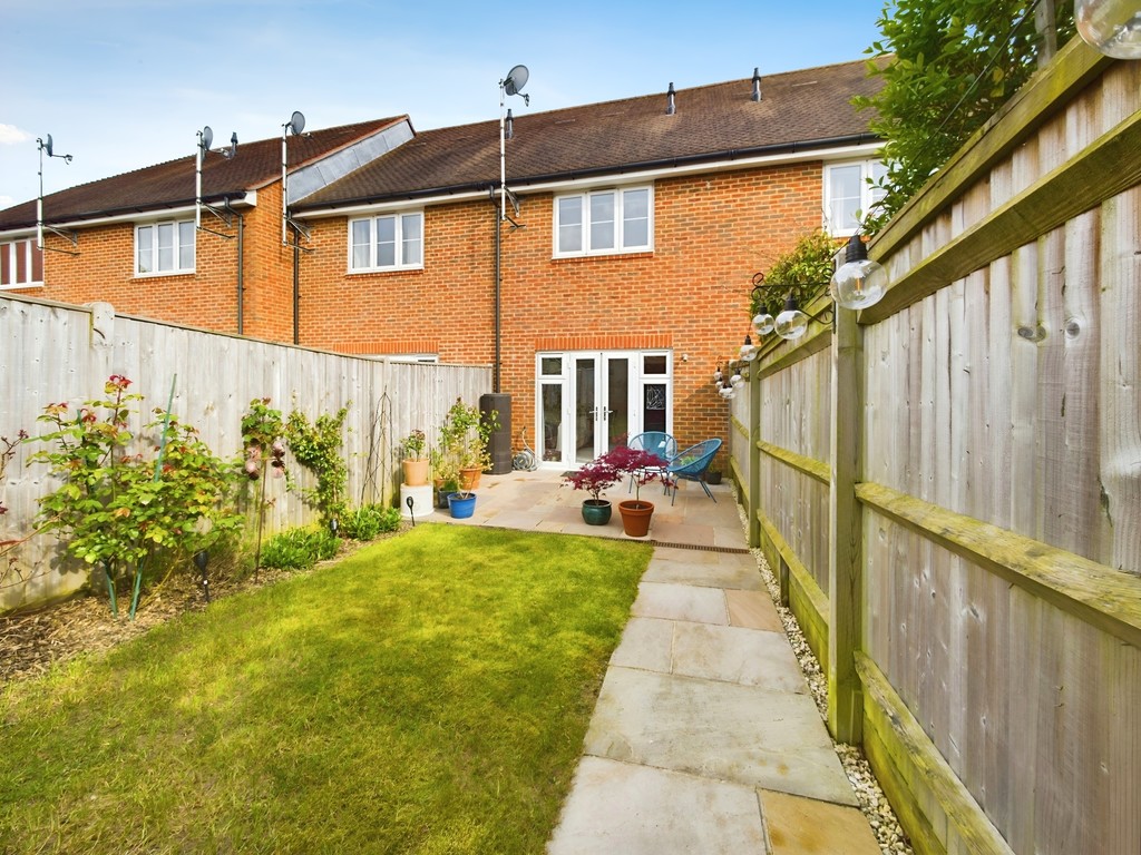 2 bed terraced house for sale in Arundale Walk, Horsham  - Property Image 7