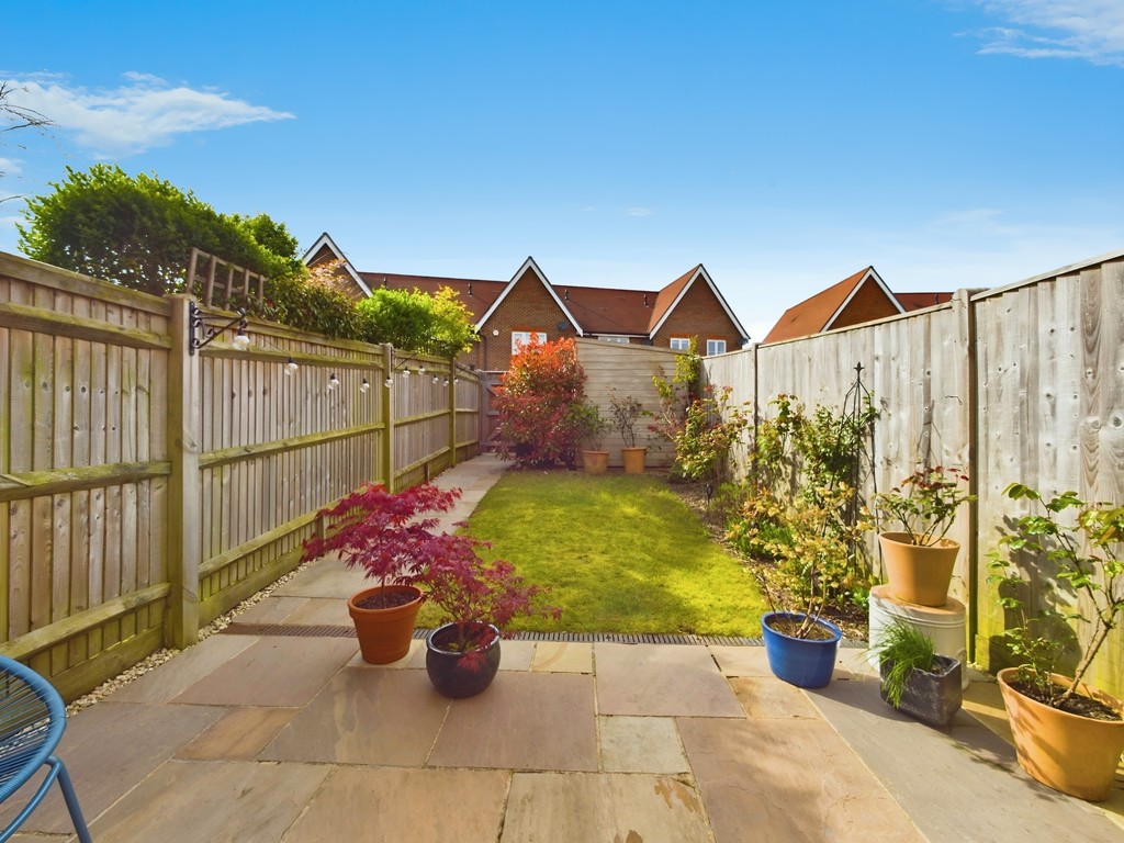2 bed terraced house for sale in Arundale Walk, Horsham  - Property Image 10