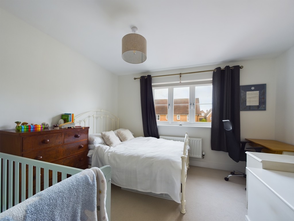 2 bed terraced house for sale in Arundale Walk, Horsham  - Property Image 5