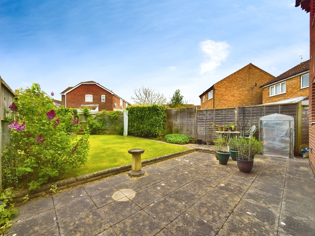 3 bed detached house for sale in Camelot Close, Horsham  - Property Image 18
