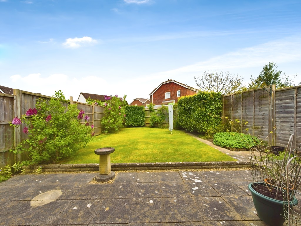 3 bed detached house for sale in Camelot Close, Horsham  - Property Image 10