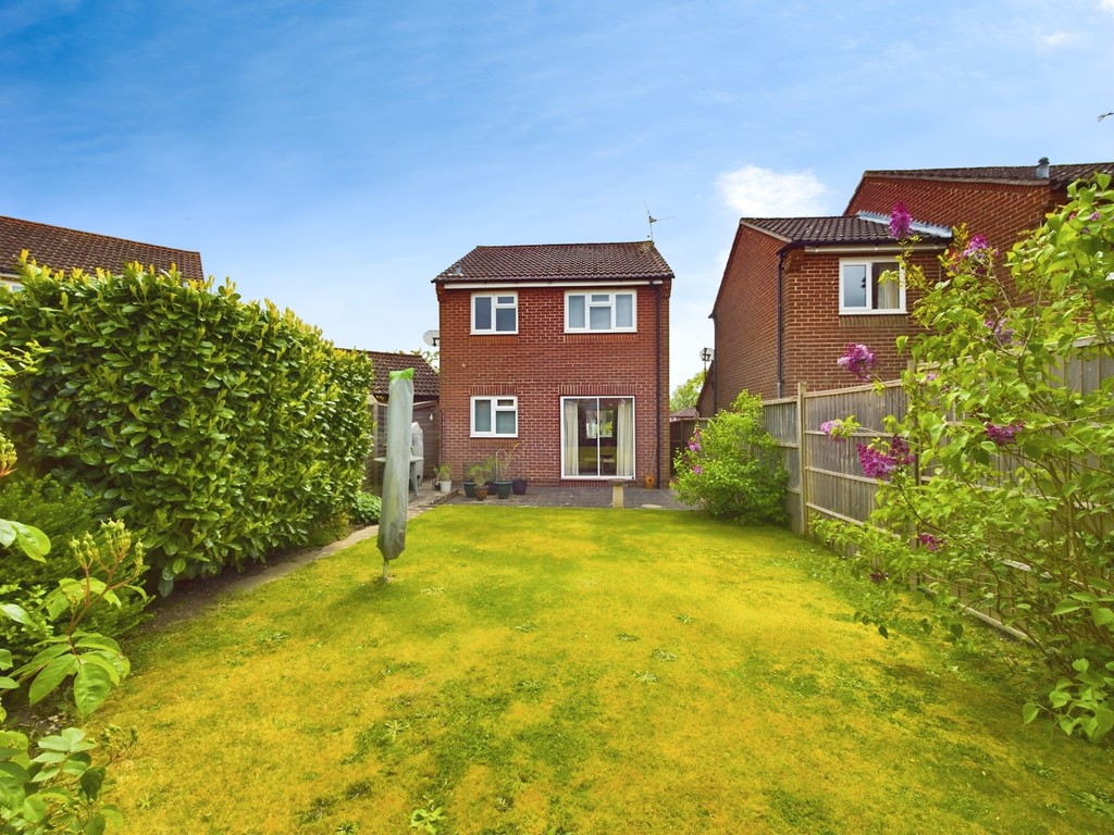 3 bed detached house for sale in Camelot Close, Horsham  - Property Image 1