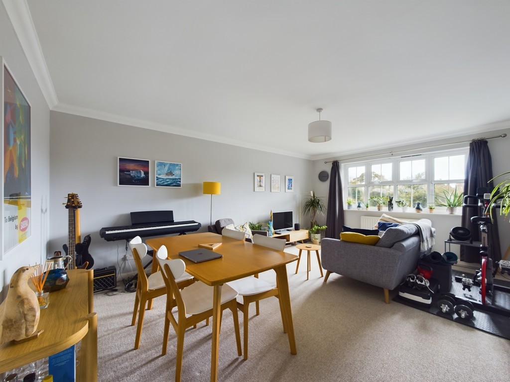 2 bed apartment for sale in Rushams Road, Horsham  - Property Image 2
