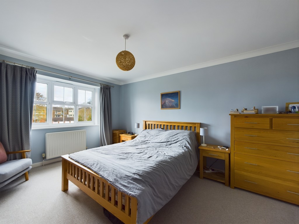 2 bed apartment for sale in Rushams Road, Horsham  - Property Image 5