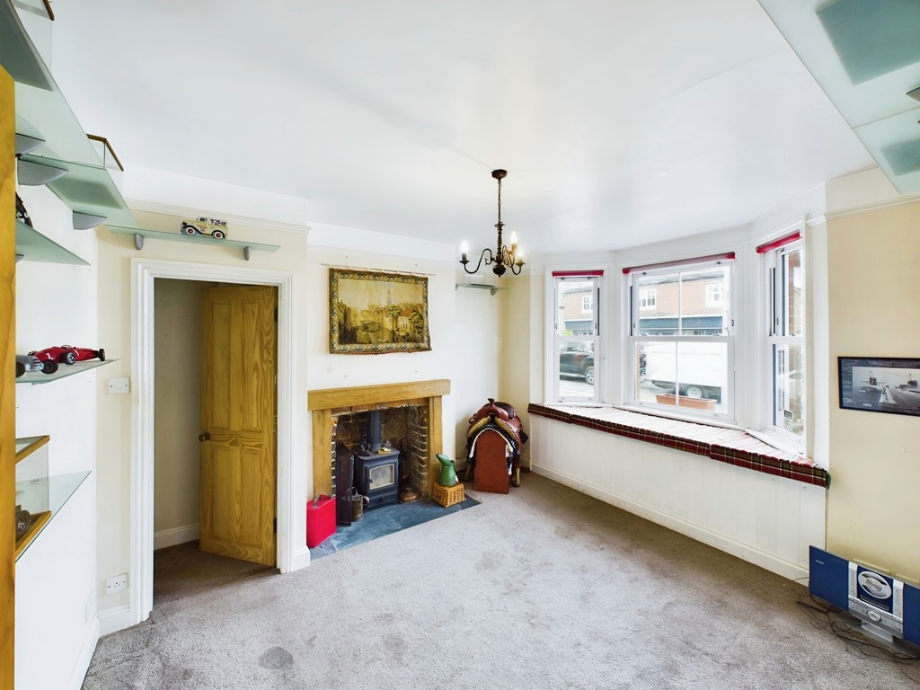 3 bed end of terrace house for sale in High Street, Haywards Heath  - Property Image 8