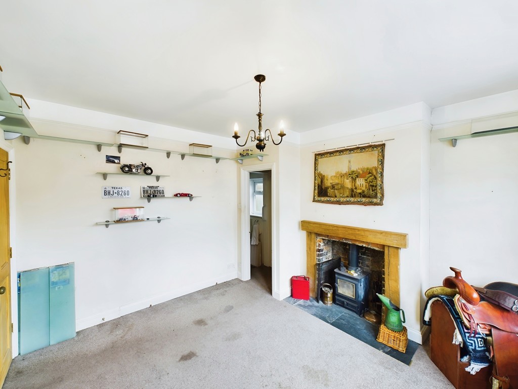 3 bed end of terrace house for sale in High Street, Haywards Heath  - Property Image 7