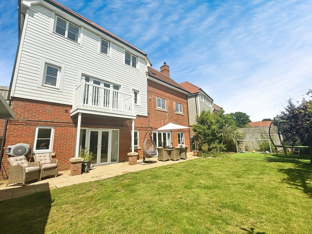 4 bed detached house for sale in Southern View, Haywards Heath  - Property Image 2