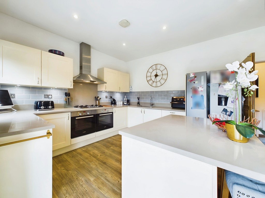 4 bed detached house for sale in Southern View, Haywards Heath  - Property Image 9