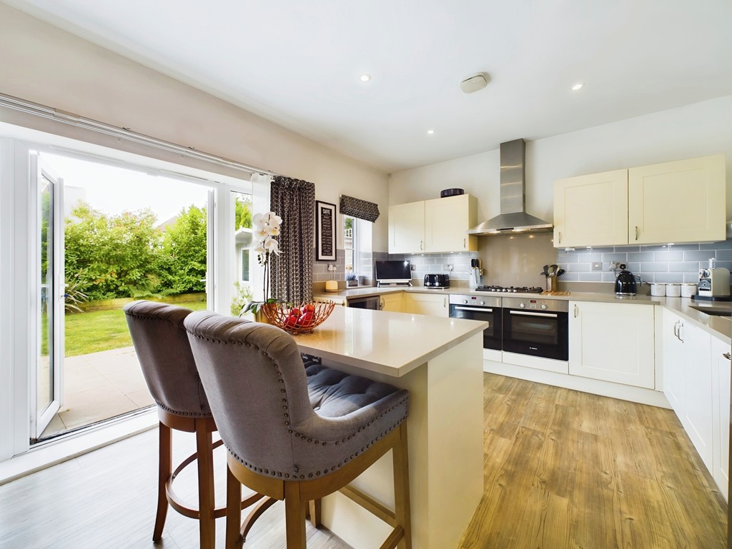 4 bed detached house for sale in Southern View, Haywards Heath  - Property Image 8