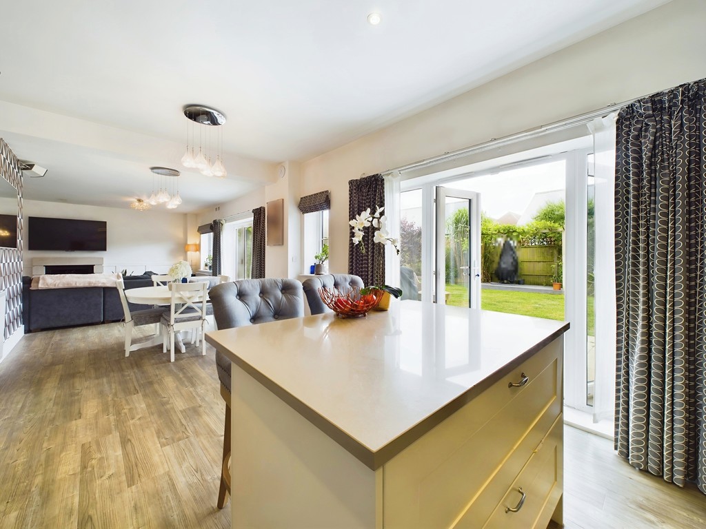 4 bed detached house for sale in Southern View, Haywards Heath  - Property Image 10