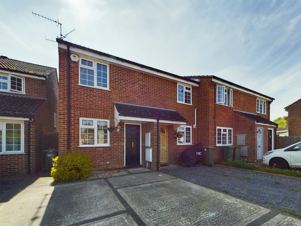 2 bed end of terrace house to rent in Wakehurst Mews  - Property Image 3