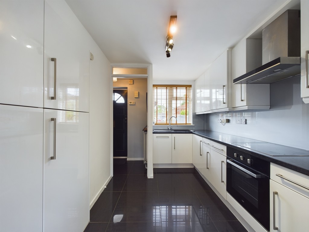 2 bed end of terrace house to rent in Wakehurst Mews  - Property Image 5