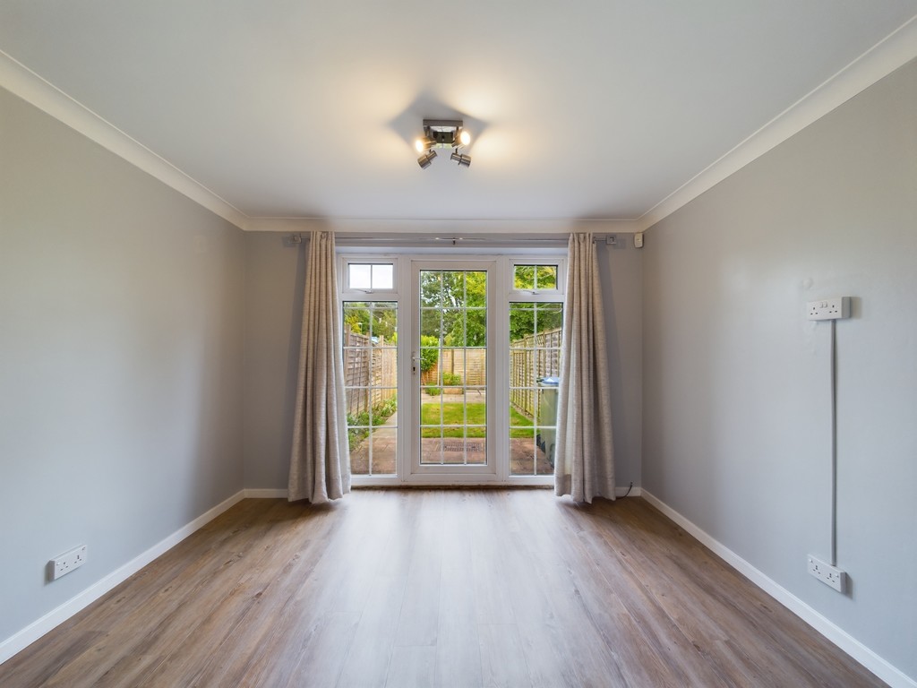 2 bed end of terrace house to rent in Wakehurst Mews  - Property Image 6