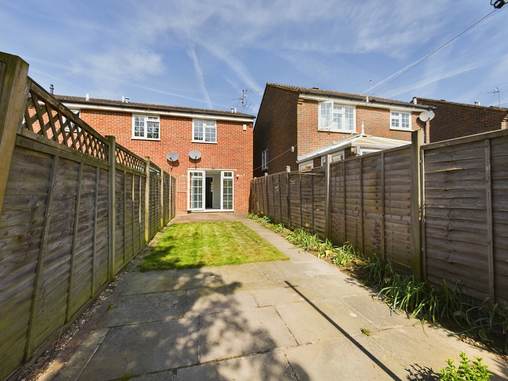 2 bed end of terrace house to rent in Wakehurst Mews  - Property Image 10