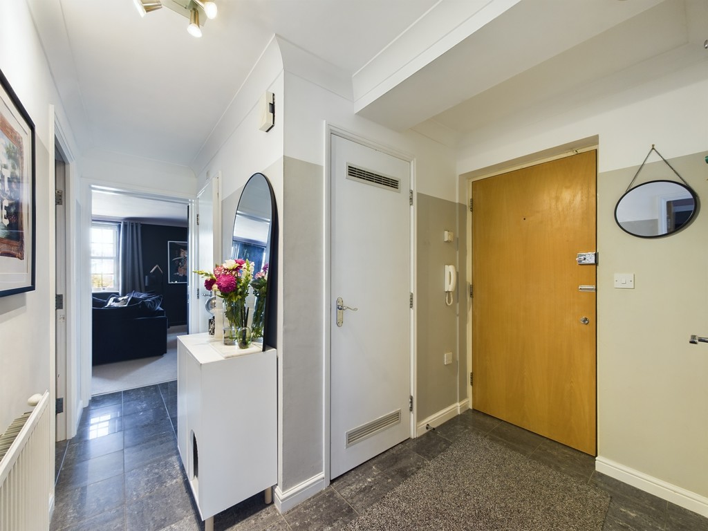 2 bed apartment for sale in Brighton Road, Horsham  - Property Image 7