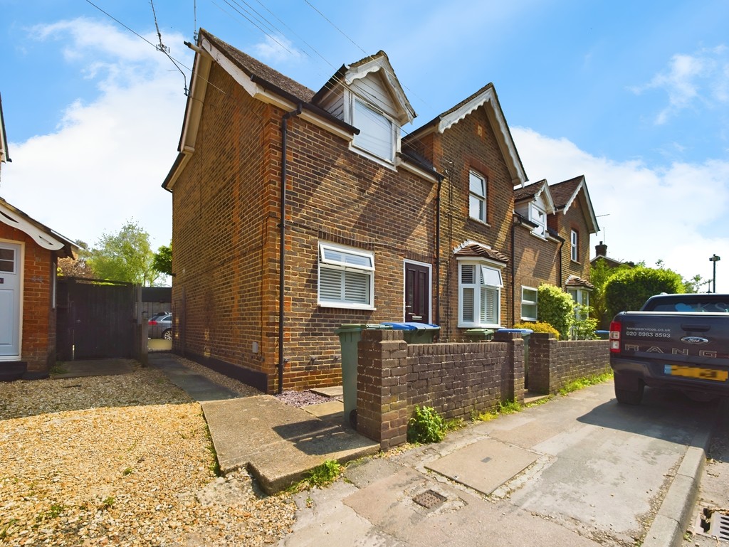 1 bed ground floor maisonette for sale in Victory Road, Horsham, RH12