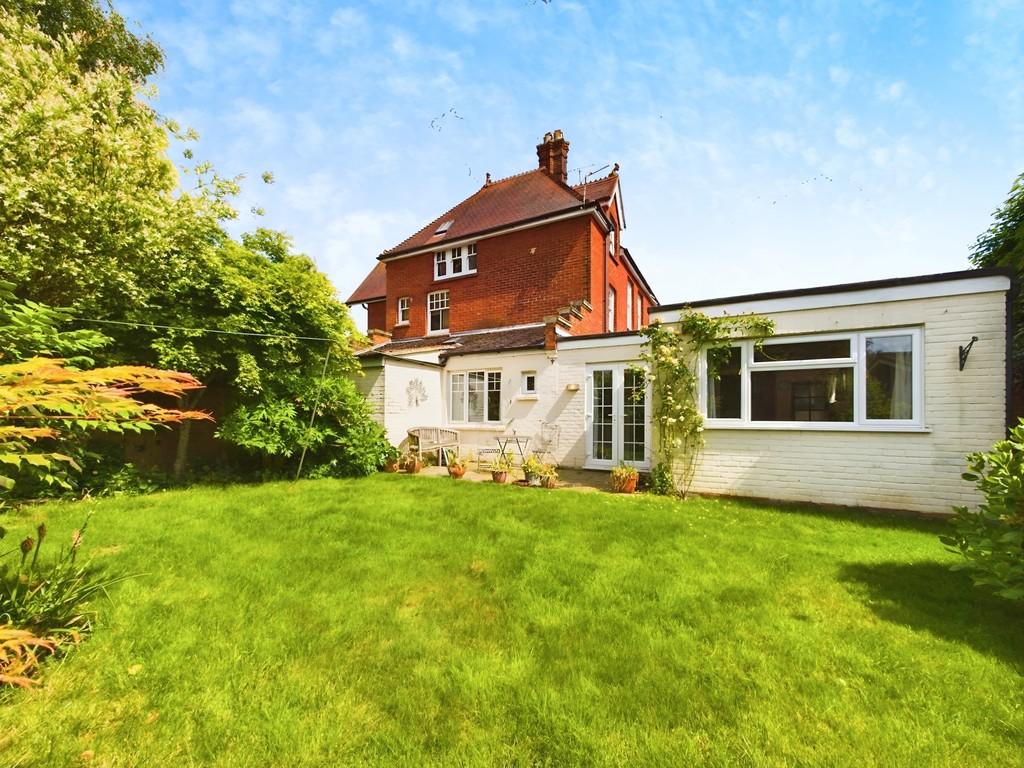 3 bed semi-detached house for sale in Richmond Road, Horsham  - Property Image 9