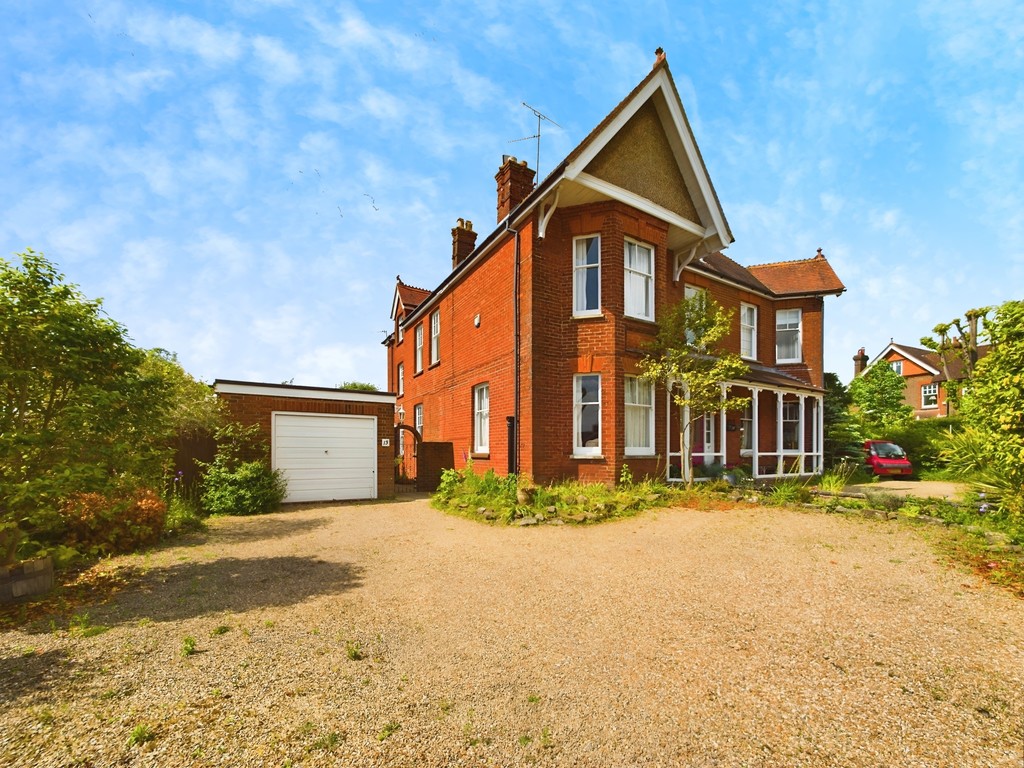 3 bed semi-detached house for sale in Richmond Road, Horsham  - Property Image 11