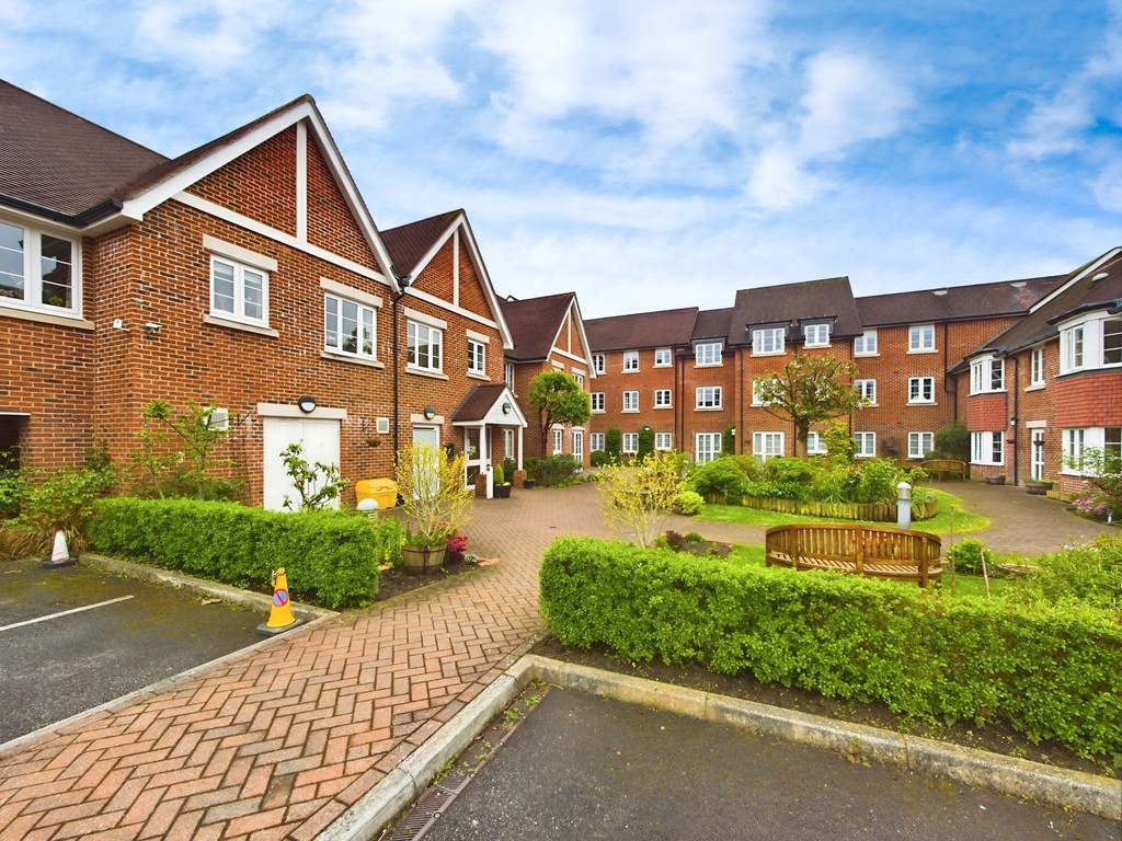 1 bed for sale in Clarence Court, Horsham  - Property Image 6